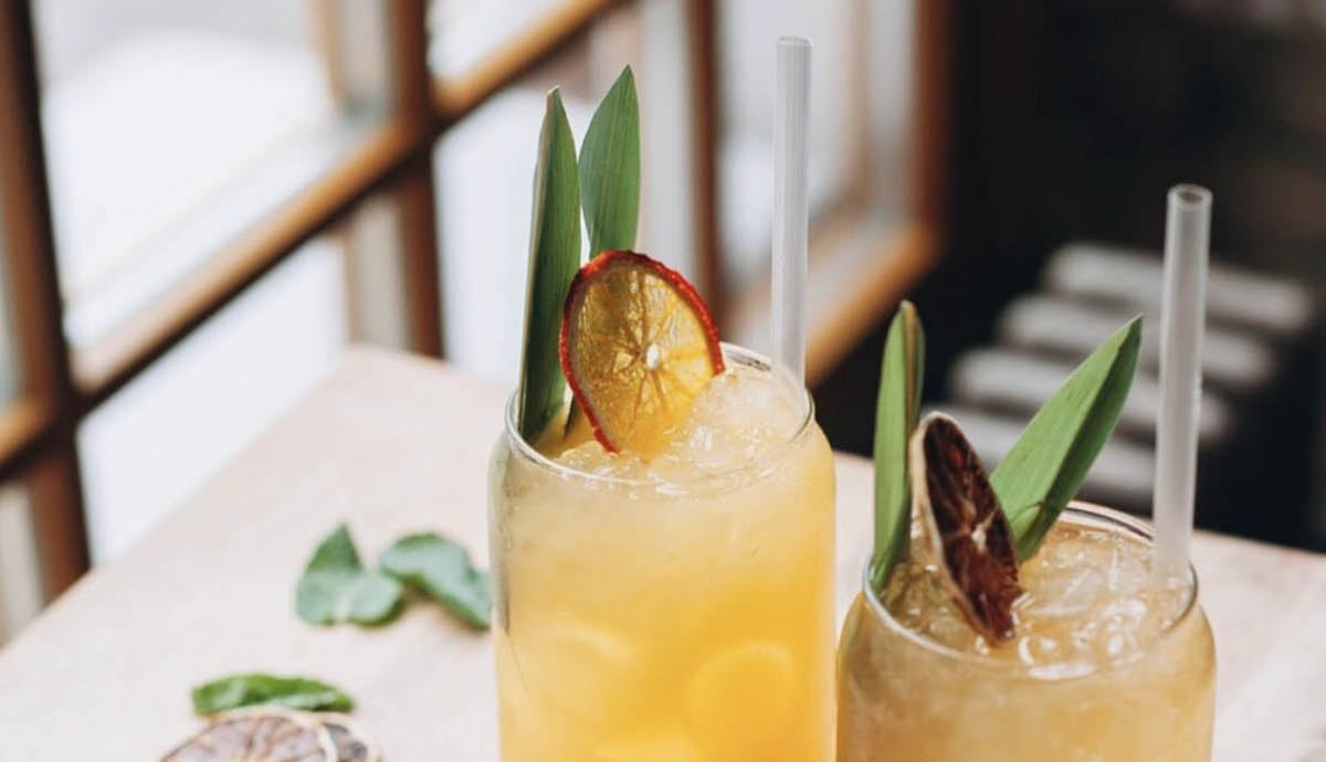 can shape glasses, orange cocktail